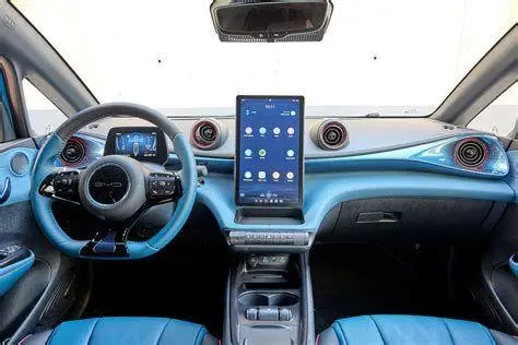 Interior BYD Dolphin Interior mewah BYD Dolphin dengan layar rotasi