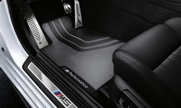 BMW M Performance Parts Aksesori BMW M Performance untuk modifikasi resmi