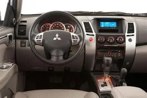 Interior Pajero Sport Interior mewah Mitsubishi Pajero Sport Dakar