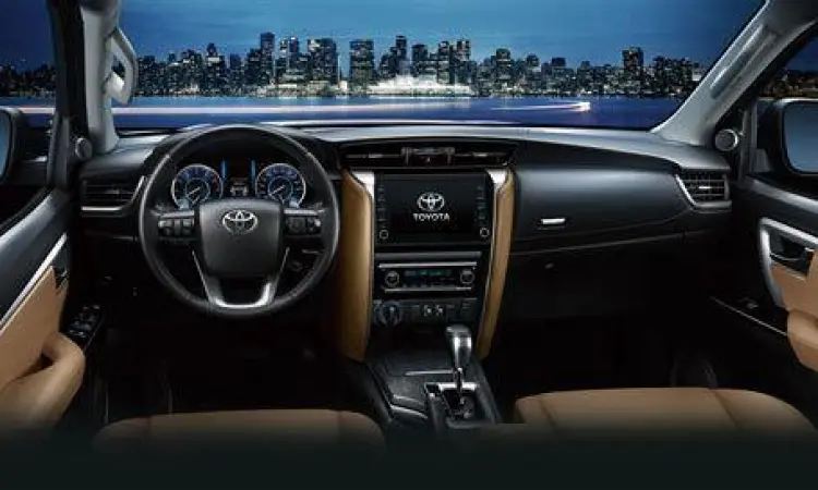 Interior Toyota Fortuner Interior mewah Toyota Fortuner dengan fitur canggih