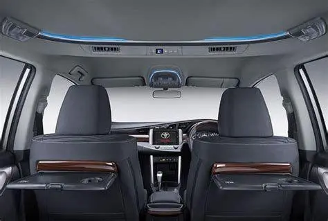 Kabin Innova Reborn Interior mewah Toyota Innova Reborn dengan ambient light