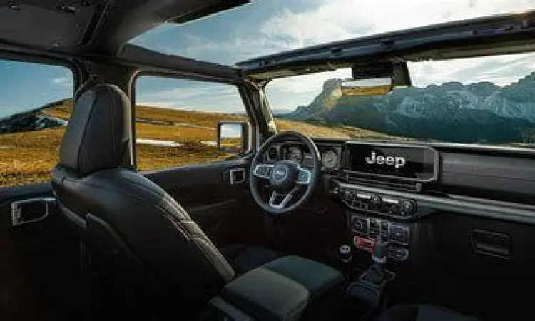 Interior Jeep Rubicon Interior mewah Jeep Rubicon dengan layar Uconnect