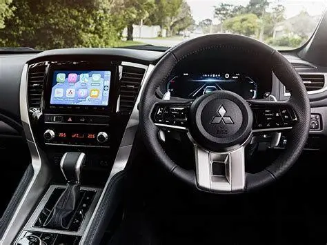 Interior Pajero Sport 2021 Interior Pajero Sport 2021 dengan panel instrumen digital