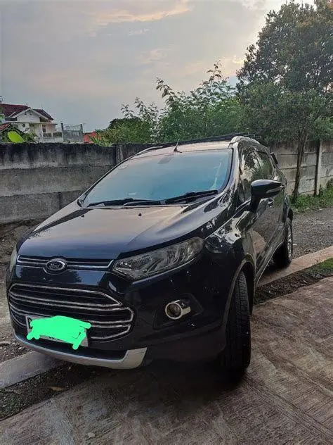 Ford EcoSport Bekas Mobil Ford EcoSport bekas warna merah