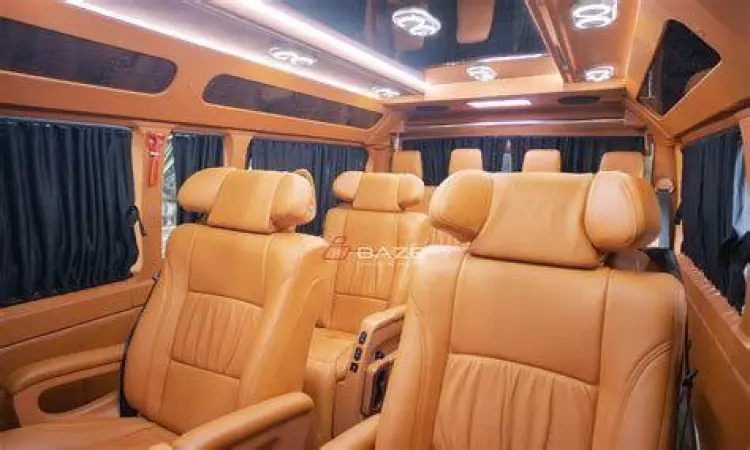 Interior Toyota Hiace Premio Interior mewah Toyota Hiace Premio dengan kursi ergonomis