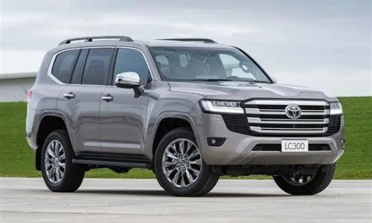 Eksterior depan Toyota Land Cruiser 300 VX-R