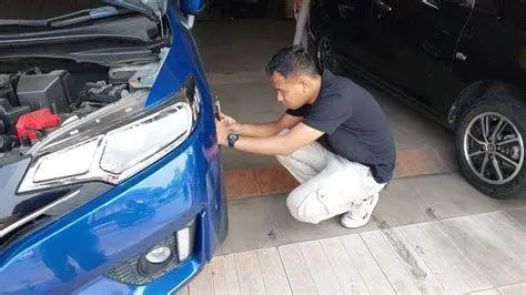 Inspeksi Mesin Mobil Proses inspeksi mesin mobil bekas