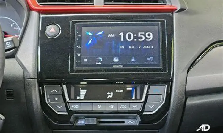 Layar sentuh 7 inci pada Honda Brio RS