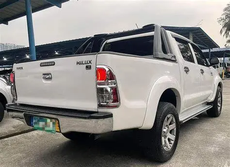 Tips Beli Hilux Bekas Inspeksi mesin Toyota Hilux bekas oleh mekanik