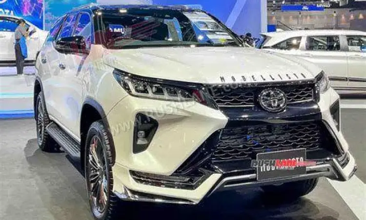 Fortuner GR Sport 2023 Toyota Fortuner GR Sport 2023 warna hitam