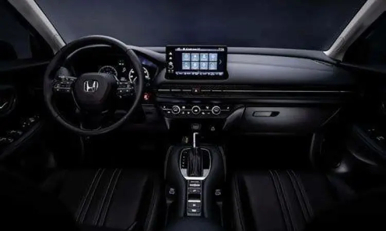 Interior Honda HR-V tipe SE dengan layar sentuh modern