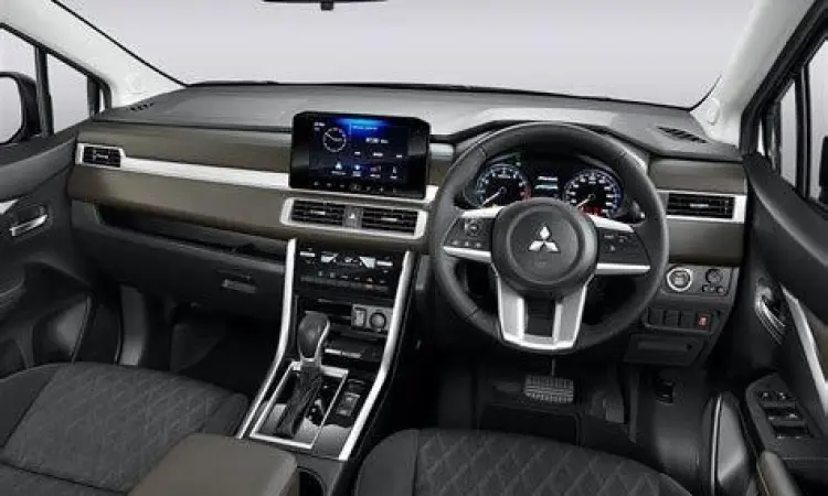 Interior Mitsubishi Xpander Interior Mitsubishi Xpander mewah dengan material soft touch