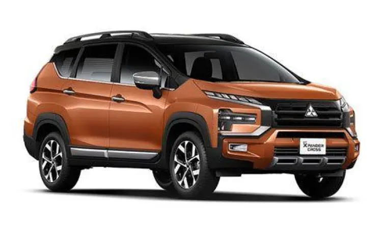 Xpander Cross Petualang Mitsubishi Xpander Cross warna orange di medan off-road ringan
