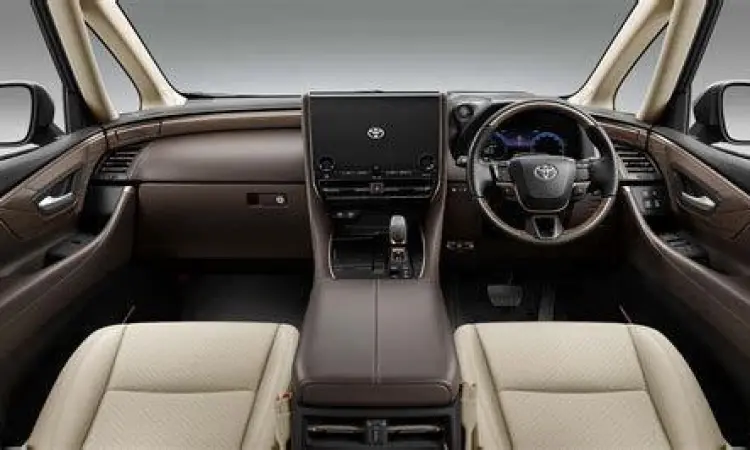 Interior mewah Toyota Alphard dengan kursi captain seat
