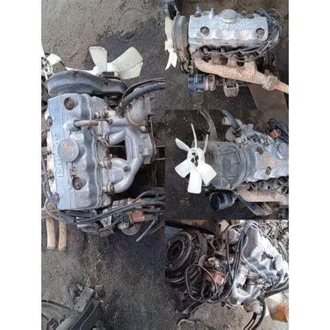 Pengecekan Mesin Pick Up Bekas Kondisi mesin mobil pick up tua yang bersih dan terawat