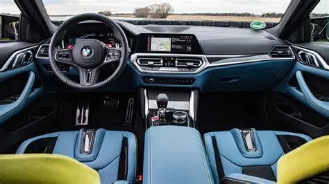 Interior BMW M4 Interior mewah BMW M4 Competition dengan kursi carbon bucket