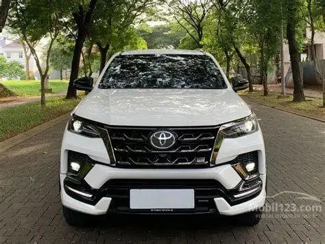 Toyota Fortuner VRZ Bekas Toyota Fortuner VRZ bekas berwarna putih