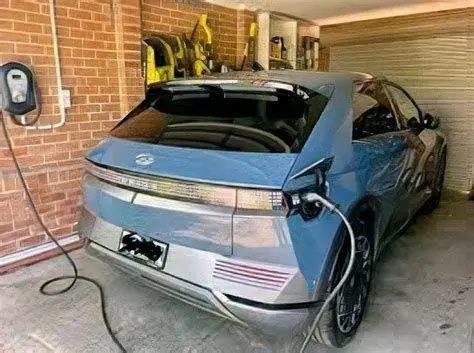 Charging Hyundai Ioniq 5 Proses pengisian daya cepat Hyundai Ioniq 5 di SPKLU