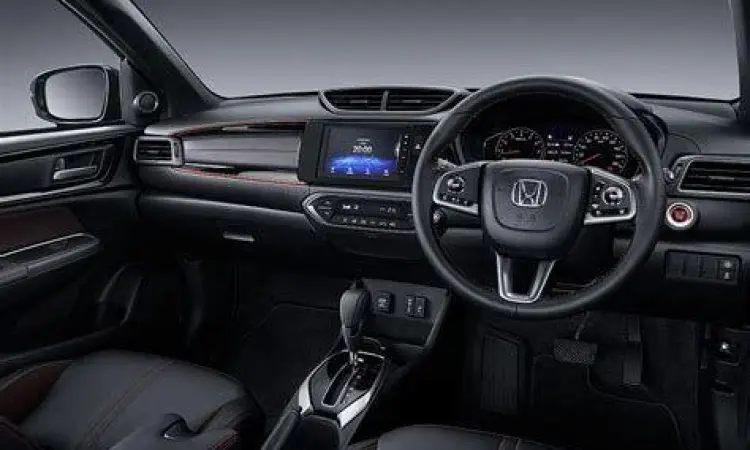 Dashboard interior Honda WR-V yang ergonomis dan modern