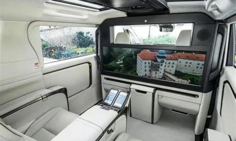 Kabin Lexus LM 350h Kabin belakang Lexus LM 350h varian 4 seater yang sangat mewah