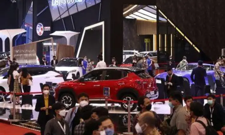 Pameran Mobil 2021 Suasana pameran otomotif nasional tahun 2021