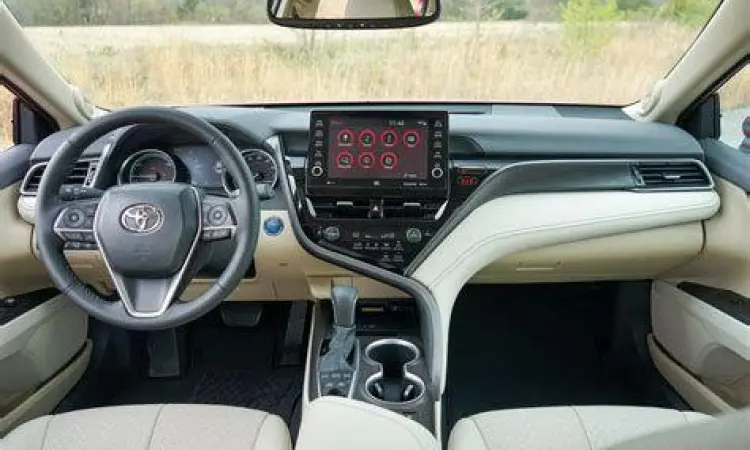 Interior Mewah Toyota Camry Interior mewah Toyota Camry dengan fitur TSS