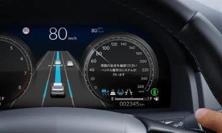 Dashboard Honda Civic menampilkan fitur Honda Sensing