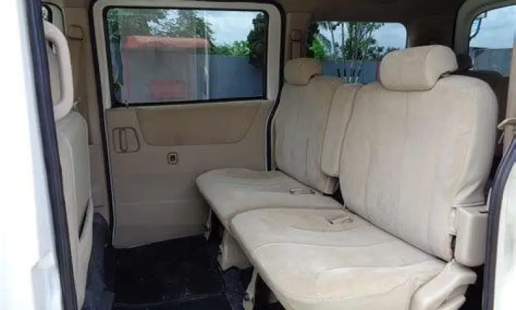 Interior Daihatsu Luxio Interior Daihatsu Luxio bekas yang bersih dan terawat