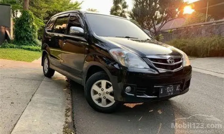 Toyota Avanza tipe G tahun 2010 warna hitam