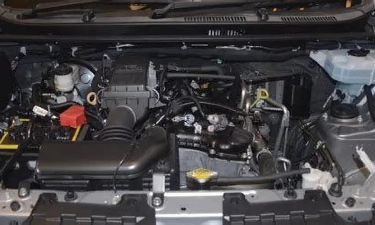 Kompartemen mesin Toyota Avanza VVT-i