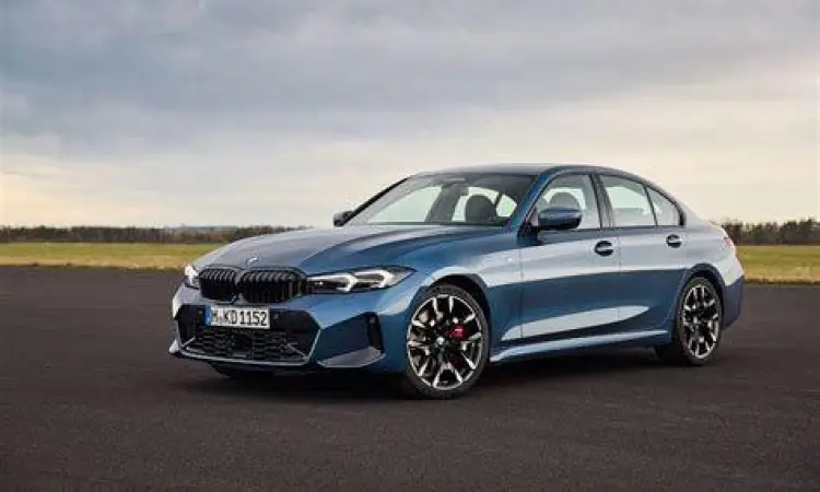 BMW 330i M Sport BMW Seri 3 terbaru 2024 warna putih