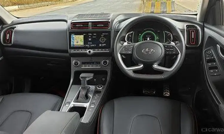 Interior mewah Hyundai Creta dengan dashboard futuristik