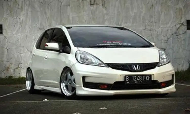 Modifikasi Honda Jazz GE8 Honda Jazz RS GE8 modifikasi simpel elegan