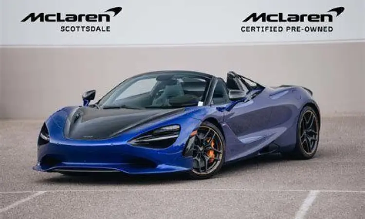 McLaren 750S Spider di jalanan pesisir