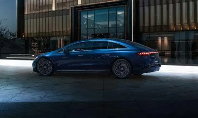 Mercedes-Benz EQS mobil listrik mewah terbaru