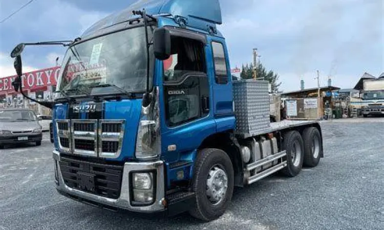 truk isuzu giga tractor head