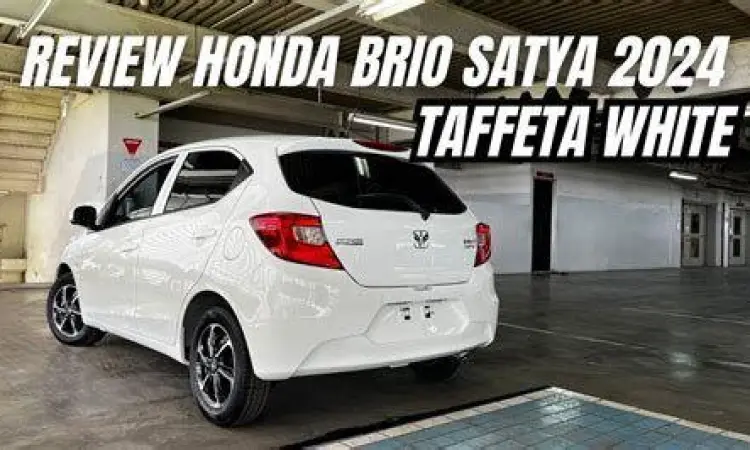 Honda Brio Satya warna putih tampak depan