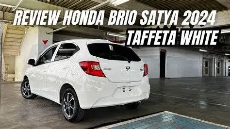 Honda Brio Satya Terbaru Honda Brio Satya warna putih tampak depan