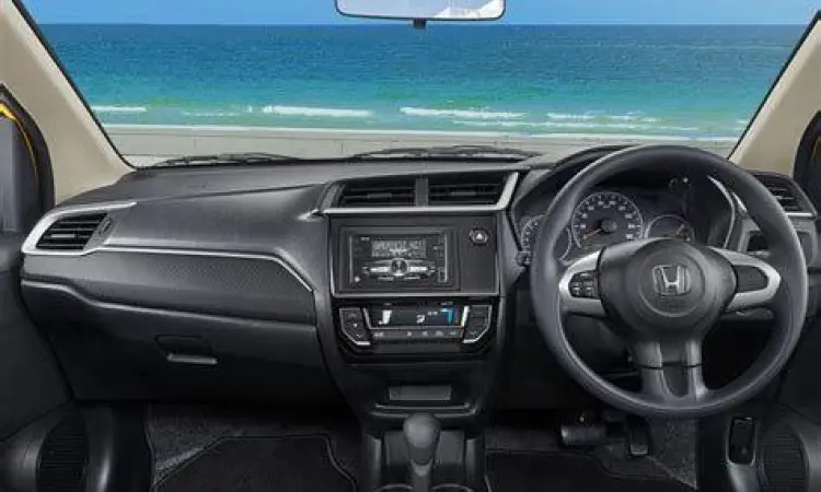 Interior dashboard Honda Brio yang modern