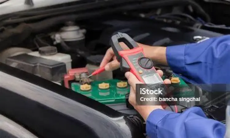 Pengecekan aki mobil dengan multimeter