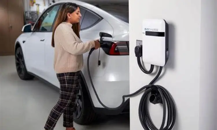 Charging Mobil Listrik Pengisian daya mobil listrik di rumah