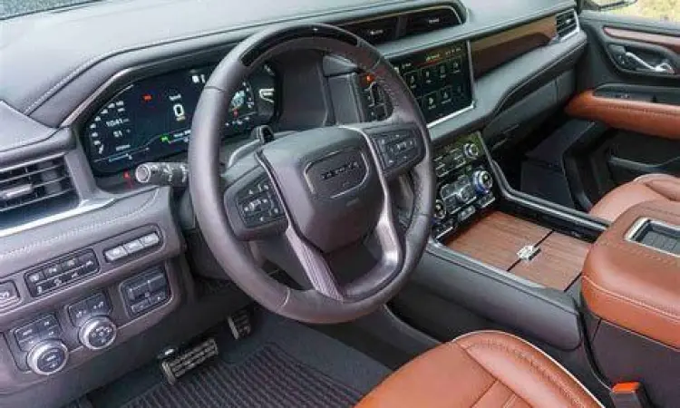 Interior mewah GMC Yukon Denali