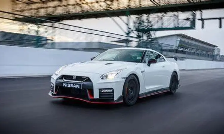 Nissan GT-R Nismo Nissan GT-R Nismo di lintasan balap
