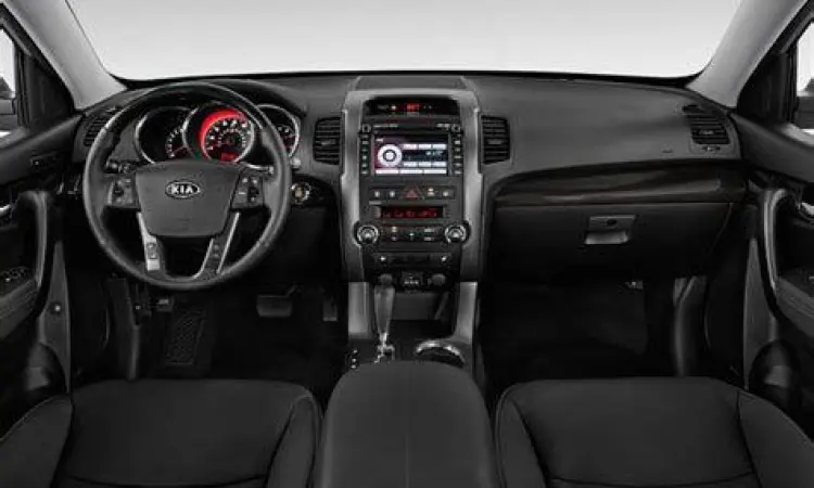 Interior mewah Kia Sorento 2013 dengan fitur lengkap