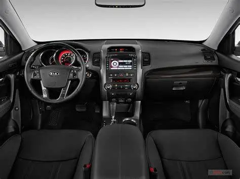 Interior Kia Sorento 2013 Interior mewah Kia Sorento 2013 dengan fitur lengkap