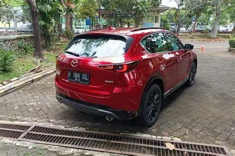 Eksterior Mazda CX-5 Desain eksterior Mazda CX-5 terbaru dengan grille honeycomb
