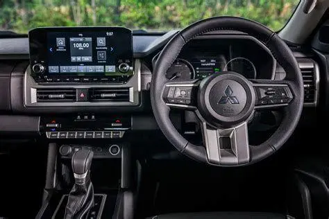 Interior Triton Interior mewah Mitsubishi Triton Ultimate