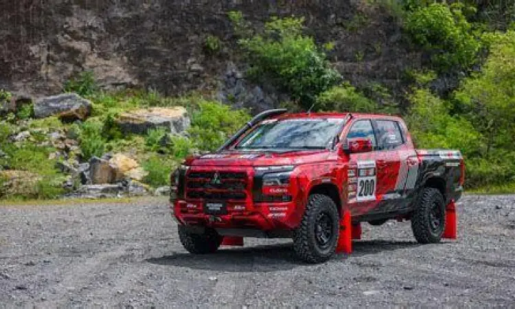Triton Offroad Mitsubishi Triton melibas medan offroad
