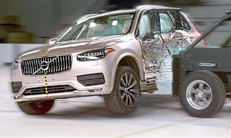 Uji Tabrak Volvo XC90 Uji tabrak Volvo XC90 yang mendapatkan rating bintang lima