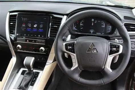 Interior Pajero Sport Interior mewah Mitsubishi Pajero Sport Dakar Ultimate